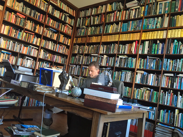 Penmanship podcast episode 40: Gideon Haigh, interviewed by Andrew McMillen. Published in August 2017. Photo of Gideon's library of books